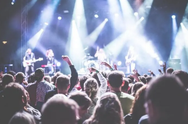 Irlanda e gatshme të lejojë disa festivale
