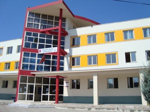 Covid-19 në shkolla, 14 mësues të “Ismail Qemalit” në karantinë