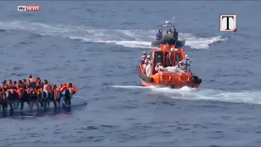 Italianët në mbrojtje të emigrantëve, protesta “Ne nuk jemi peshq” (VIDEO)