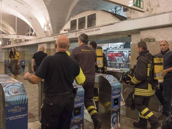 Incidenti me tifozët në shkallët lëvizëse në Romë, sindikatat bëjnë thirrje për testime në gjithë vendin (VIDEO)