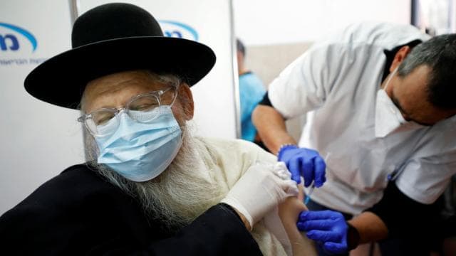 Qindra izraelitë të infektuar edhe pas dozës së parë të Pfizer 