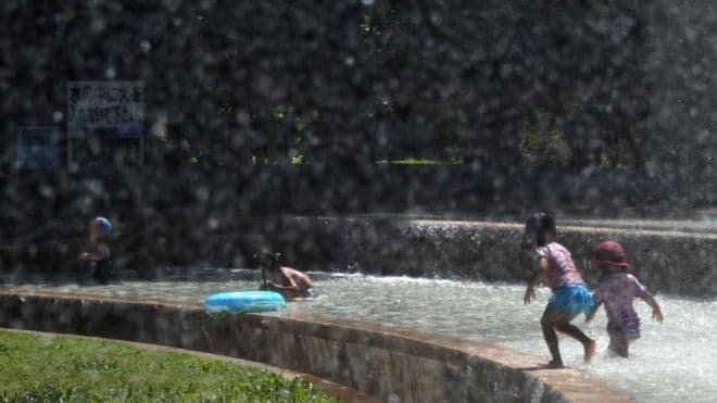 Japonia nuk gjen qetësi, pas përmbytjeve vala e të nxehtit i merr jetën 30 personave 