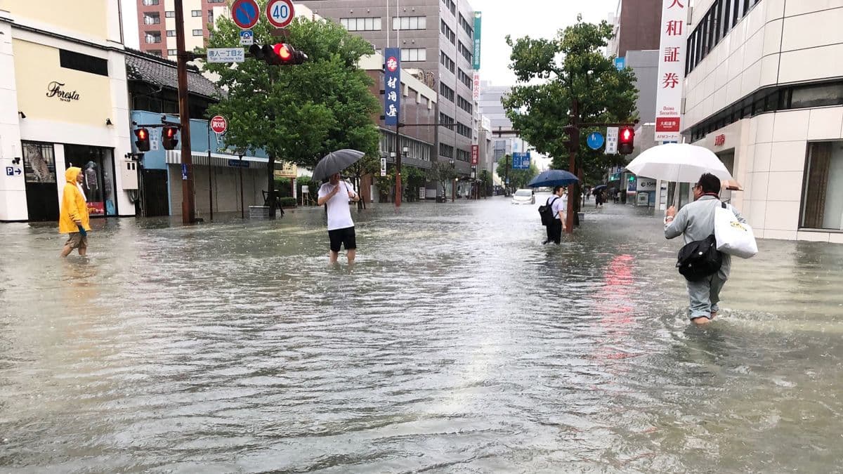 Japoni, 850 mijë të evakuar nga shirat