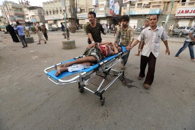 Sulmet ajrore në portin e Hodeidah në Jemen vrasin 26 persona