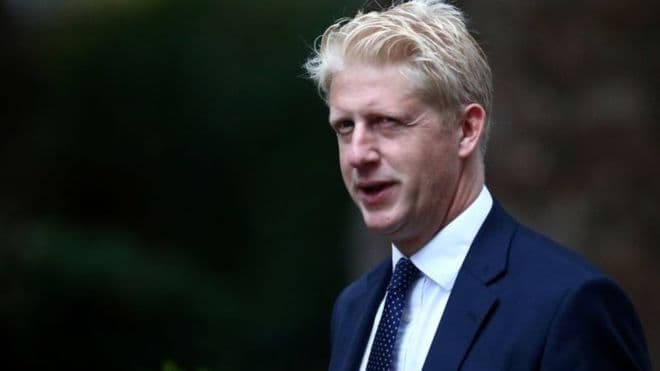 Vëllai i Boris Johnson dorëhiqet si deputet dhe ministër