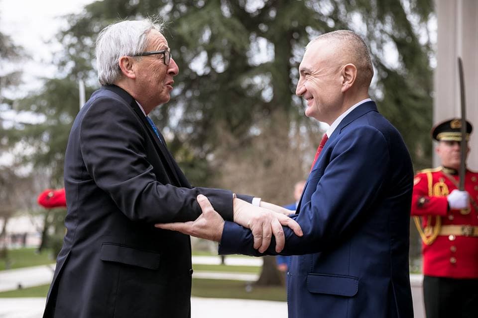 Meta gjatë takimit me Juncker: Të hiqen vizat për Kosovën