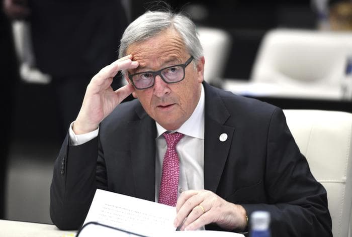 Juncker kritikon Gjermaninë: Mos u sillni edhe me Italinë siç bëtë me Greqinë (VIDEO)