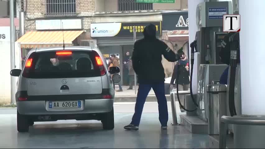 Karburantet/ Agjencia për rezervat “paralajmëron” taksë të re? (VIDEO)