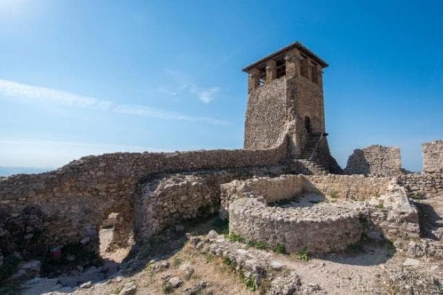 DASH ndan 800 mijë dollarë për restaurimin e fortifikimeve shqiptare të dëmtuara nga tërmeti