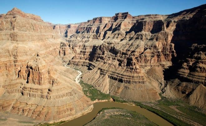 Rrëzohet helikopteri në Arziona, vdesin 3 turistë