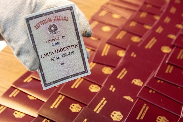 Identiteti fals, dokumentet italiane të parat në BE