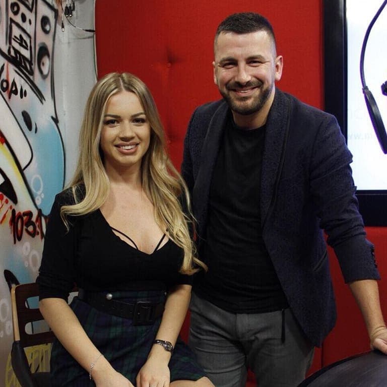 Pas pauzës së gjatë në muzikë, këngëtari i njohur rikthehet me disa projekte (VIDEO)