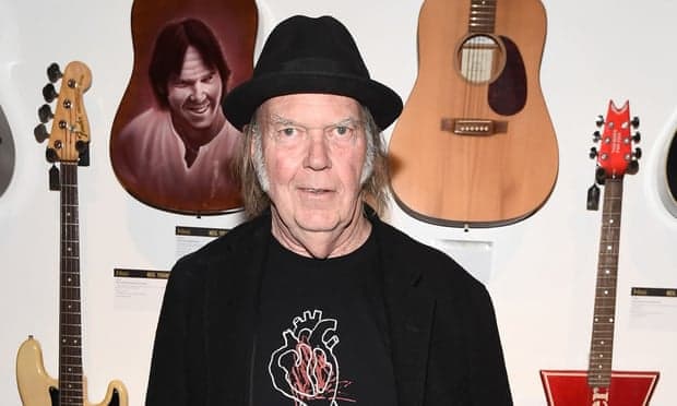 Neil Young kritikon Trump: Sfidoi shkencën. Gerard Butler e Miley Cyrus mes yjeve që iu shkatërruan shtëpitë nga zjarret e Kalifornisë (VIDEO)