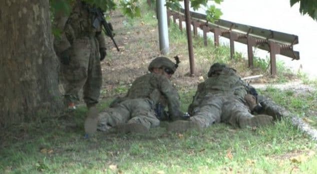 Ushtarët e KFOR-it tregojnë forcën në gjithë territorin Kosovës (VIDEO)