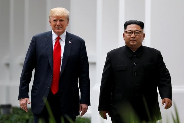 SHBA-ja dhe Koreja e Veriut diskutojnë për të vendosur takimin e radhës mes Trump dhe Kim Jong-un