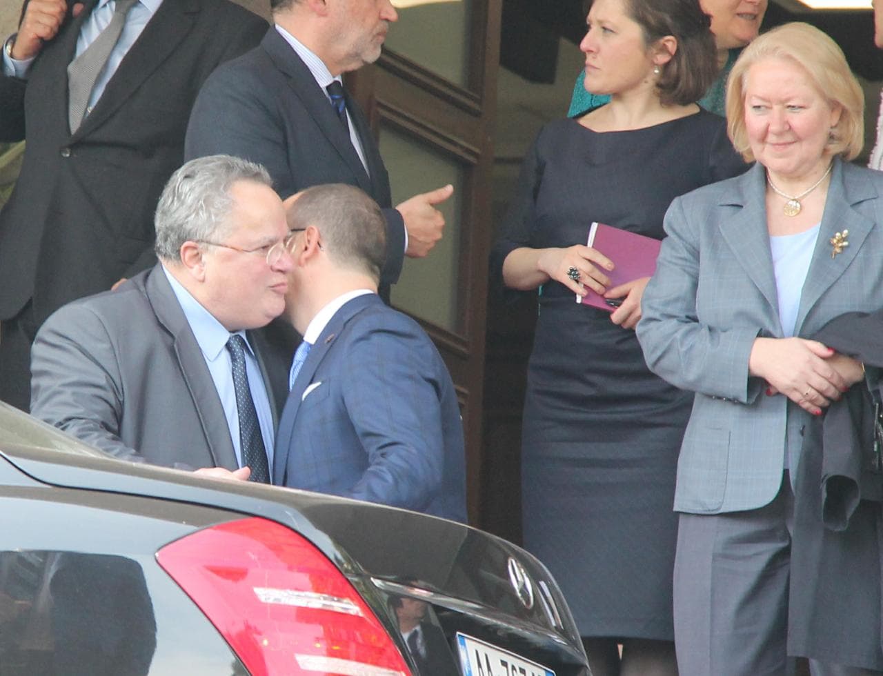 Bushati: Është çështje ditësh, diskutimi me palën greke për delimitimin e hapësirës detare