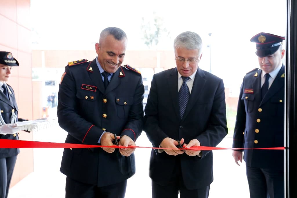 Shembet hyrja e Komisariatit nr. 6 në Tiranë