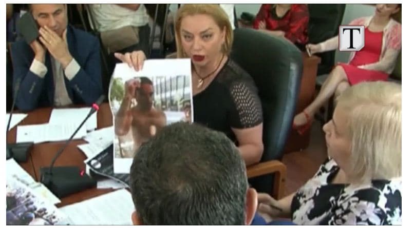 Opozita “e shqetësuar” për median, bllokon komisionin (VIDEO)
