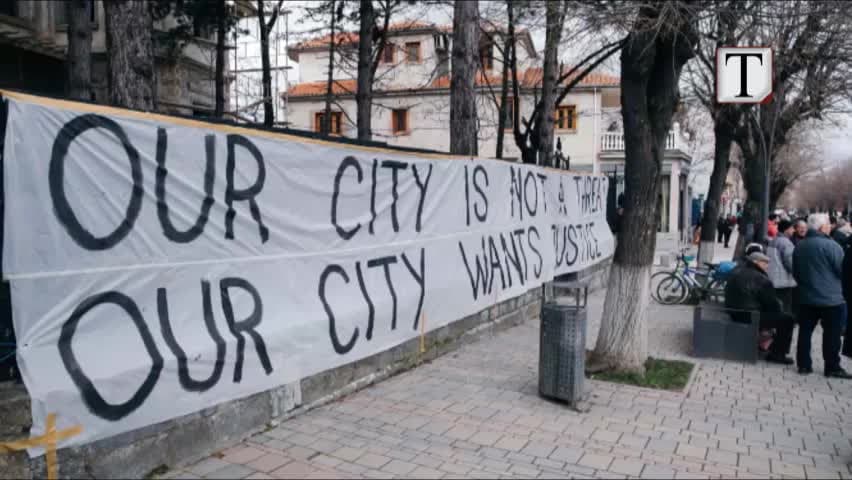 Tifozët e Skënderbeut protestojnë kundër UEFA-s (VIDEO)