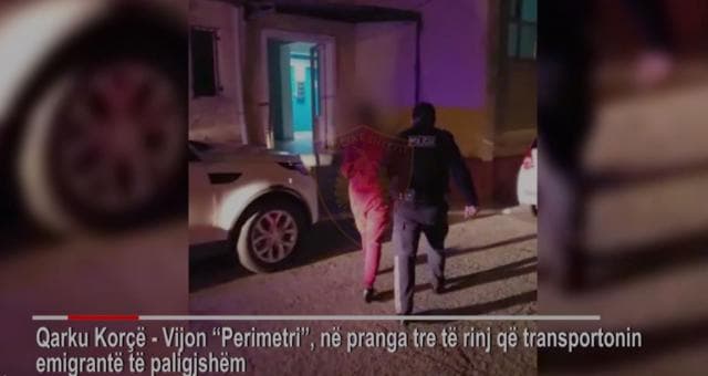 Transportonte 9 emigrantë të paligjshëm, arrestohet 31-vjeçari në Korçë