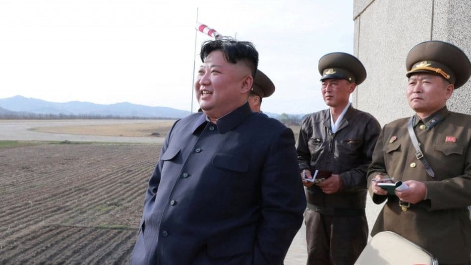 Koreja e Veriut “teston raketa me rreze të shkurtër”