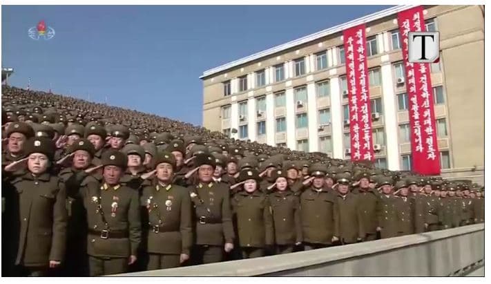 Koreja e Veriut, gjatë paradës ushtarake nuk shfaqi raketa balistike (VIDEO)