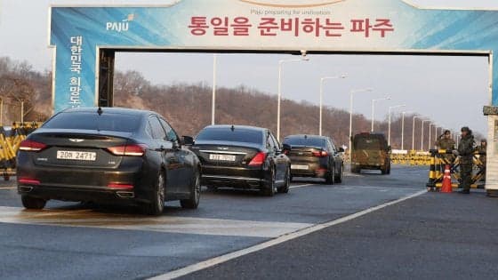 Shkrijnë akujt mes dy Koreve, zyrtarë të lartë të dy vendeve ulen në tryezën e bisedimeve