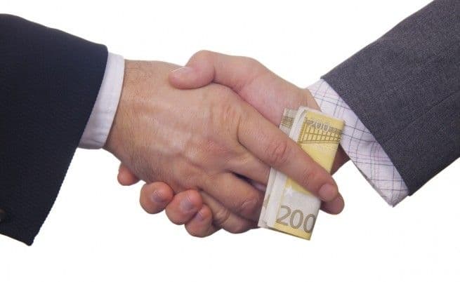 Antikorrupsioni në aksion, largon nga puna 9 punonjës të administratës