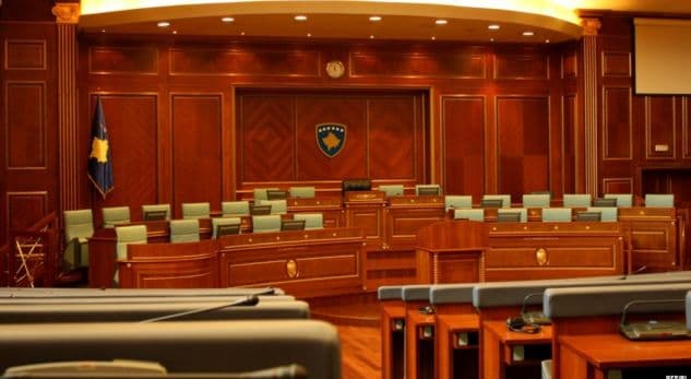 Kosovë, seanca për votimin e grupit negociator me Serbinë shtyhet për nesër