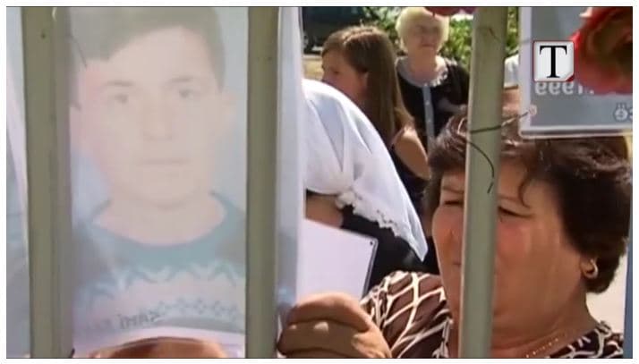 Kosovë, marshim për 1 648 persona të zhdukur gjatë luftës (VIDEO)