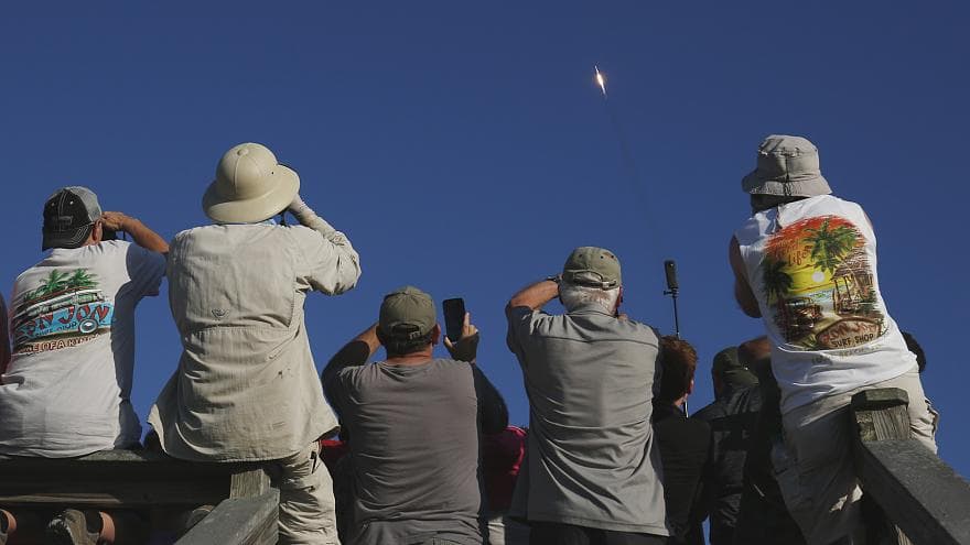 Astronomët paralajmërojnë: Ndotja e dritës nga satelitët e SpaceX mund të bllokojë pamjen e yjeve
