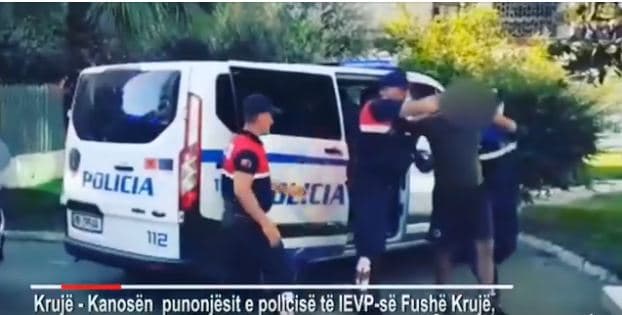 Ndihmoi kushërinjtë në sherrin me policët e burgut, arrestohen 3 persona në Krujë