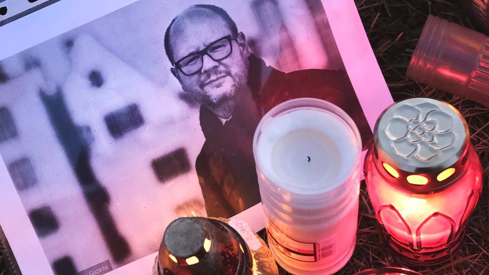 Polonia mban zi për vdekjen e kryebashkiakut që u sulmua me thikë, mijëra njerëz në funeralin e 53-vjeçarit (VIDEO)