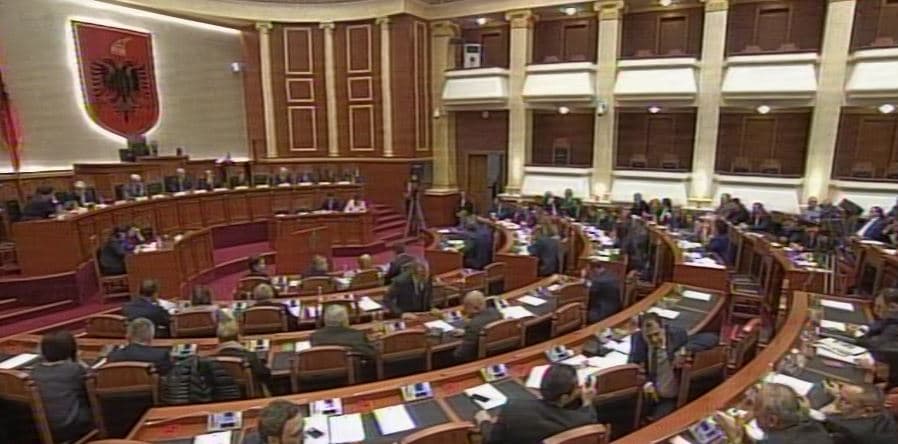 Deputetet e PDIU bashkojnë votat me PS për aktin normativ të buxhetit 