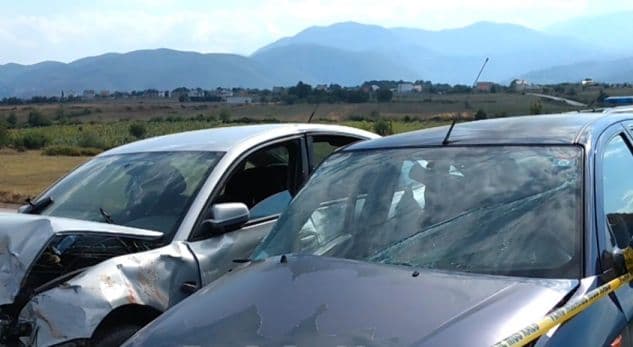 Aksident i rëndë në Kukës, përplasen 2 makina, plagosen 4 persona