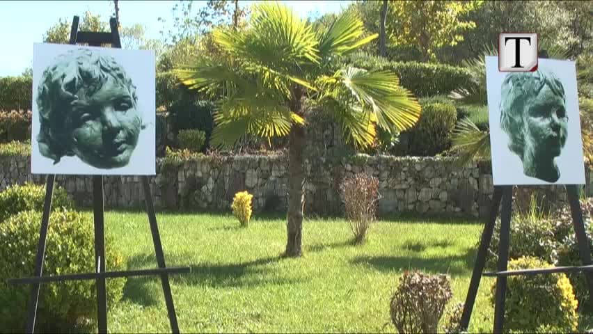 Skulptori Ermir Grezda promovon kolanën artistike (VIDEO)
