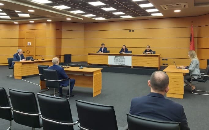Probleme me tri kriteret e Vetingut/ Shkarkohet kreu i Gjykatës së Elbasanit