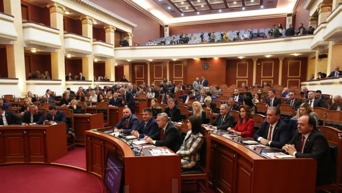 Kuvendi miraton amnistinë, përfitojnë 175 të dënuar