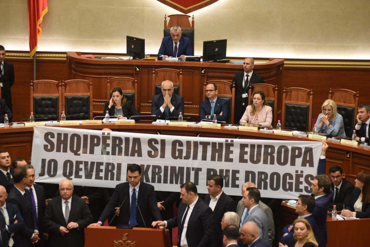 Rama ironizon protestën e opozitës: Lulëzim Basha ju do për një foto, reagon kreu demokrat: Kush është pashai? (VIDEO)