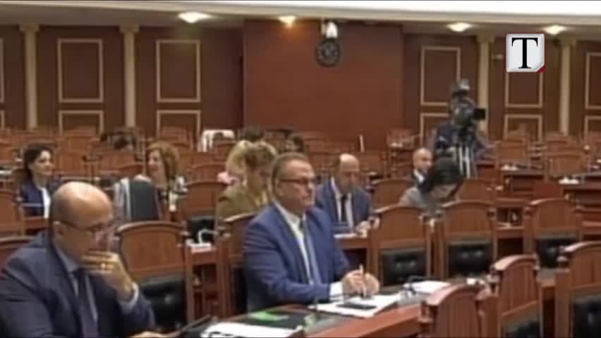 Mazhoranca i kërkon opozitës të kthehet në Parlament (VIDEO)