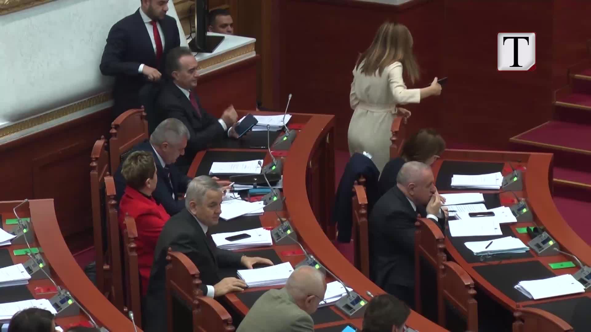 Vettingu në politikë, Berisha: Votojeni ose do ju shkulin me dhunë! (VIDEO)