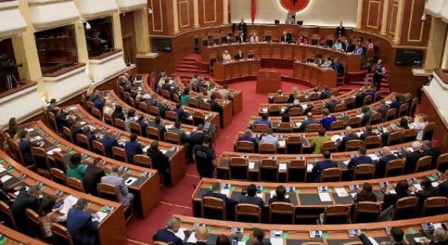 Debate në Kuvend /Opozita braktis seancën e jashtëzakonshme, mazhoranca voton ministrat e rinj