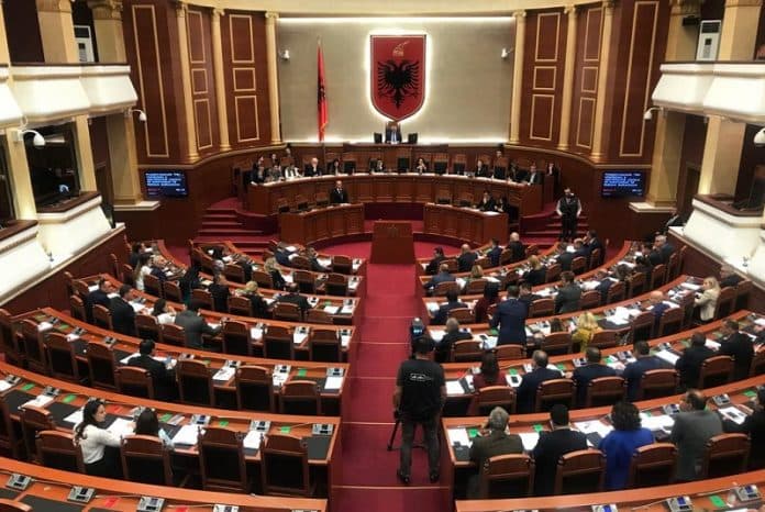 Meta i kthen Kuvendit për rishqyrtim ligjin për shërbimin përmbarimor, Komisioni i Ligjeve rrëzon dekretin (VIDEO) privat (VIDEO)