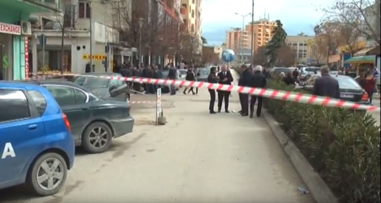 Plagosje me armë zjarri në Laç, policia identifikon autorin
