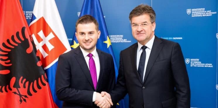 Lajčák: Protestat e dhunshme të opozitës janë bërë të mërzitshme (VIDEO)