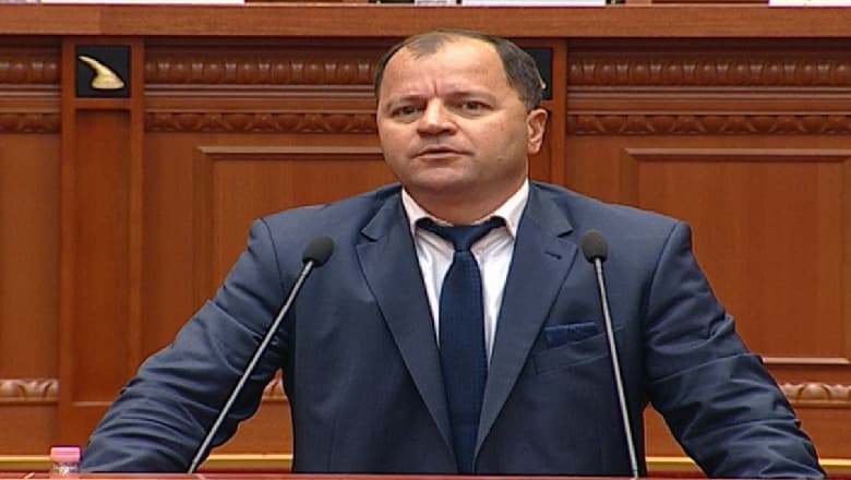 Betohen deputetë të tjerë të rinj, Lefter Maliqi: Jemi më të mirë se ata në shesh