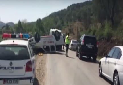 Përplasen makinat në aksin rrugor Fier-Levan, humb jetën drejtuesi i mjetit