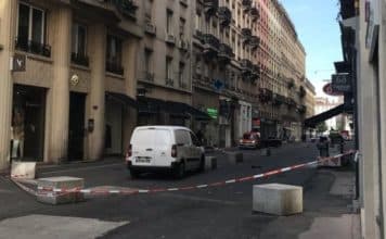 Sulmi me bombë në Lion, policia në kërkim të të dyshuarit (VIDEO)