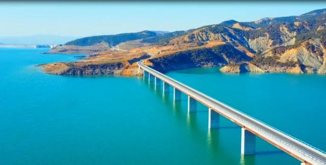 Makina përfundon në liqenin e HEC-it të Banjës, 1 i vdekur