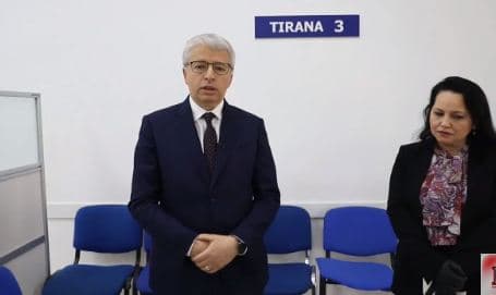              Rinis procesi i pajisjes me dokumente biometrike dhe karta identiteti